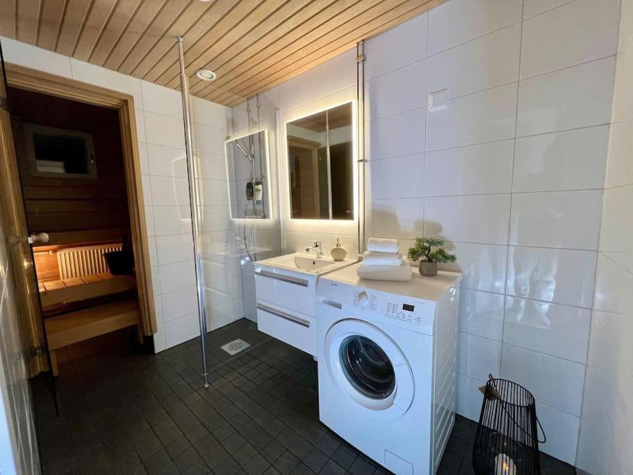 Spacious City Center Apt - Sauna - Self Check In Рованиеми Екстериор снимка