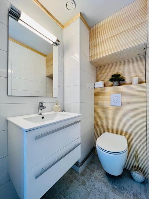 Spacious City Center Apt - Sauna - Self Check In Рованиеми Екстериор снимка